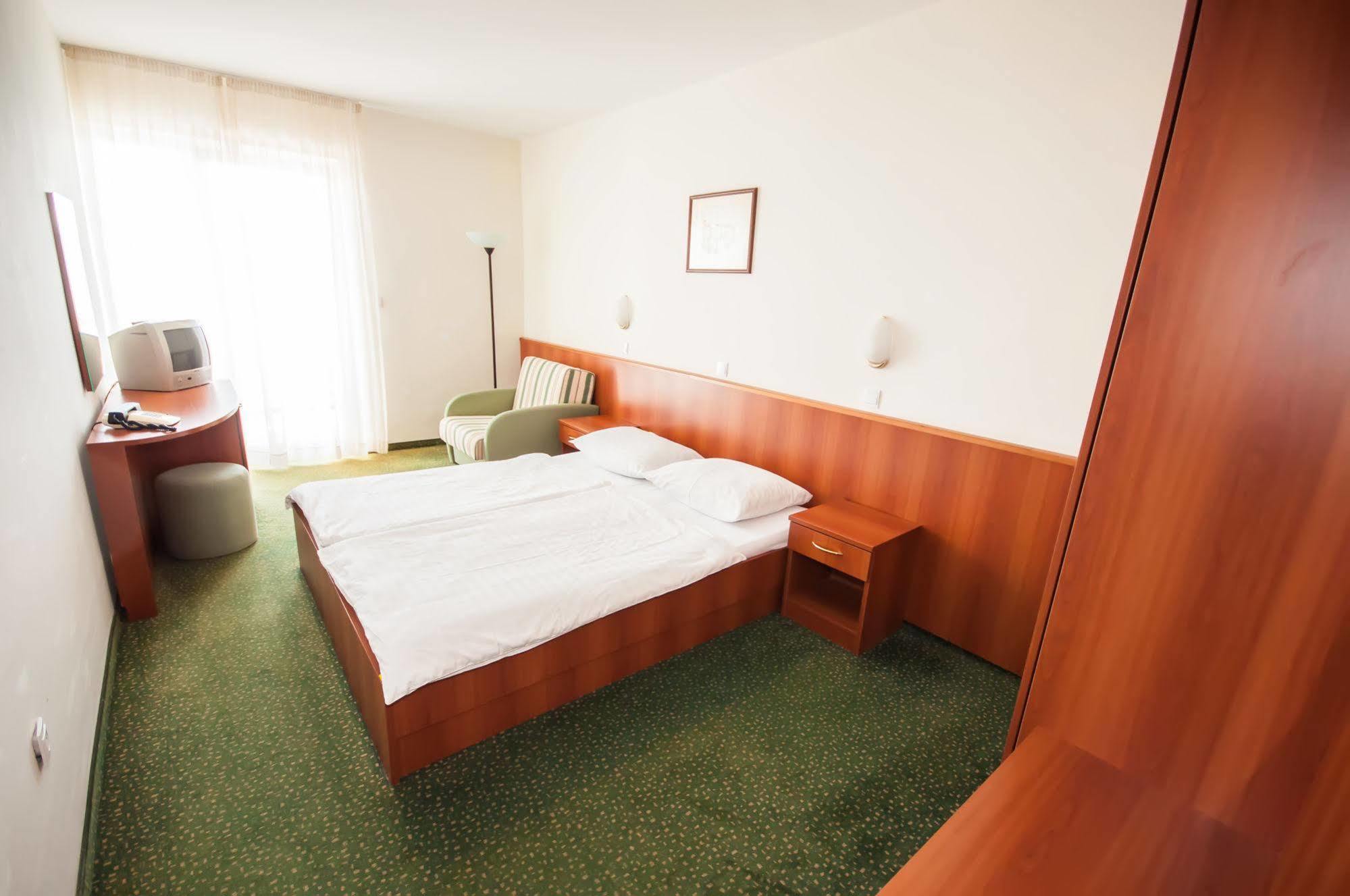 Hotel Lavanda Bozava Bagian luar foto