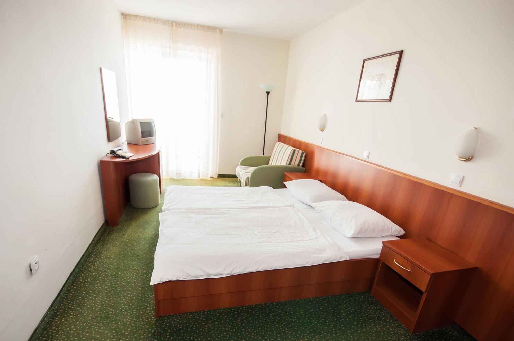 Hotel Lavanda Bozava Bagian luar foto